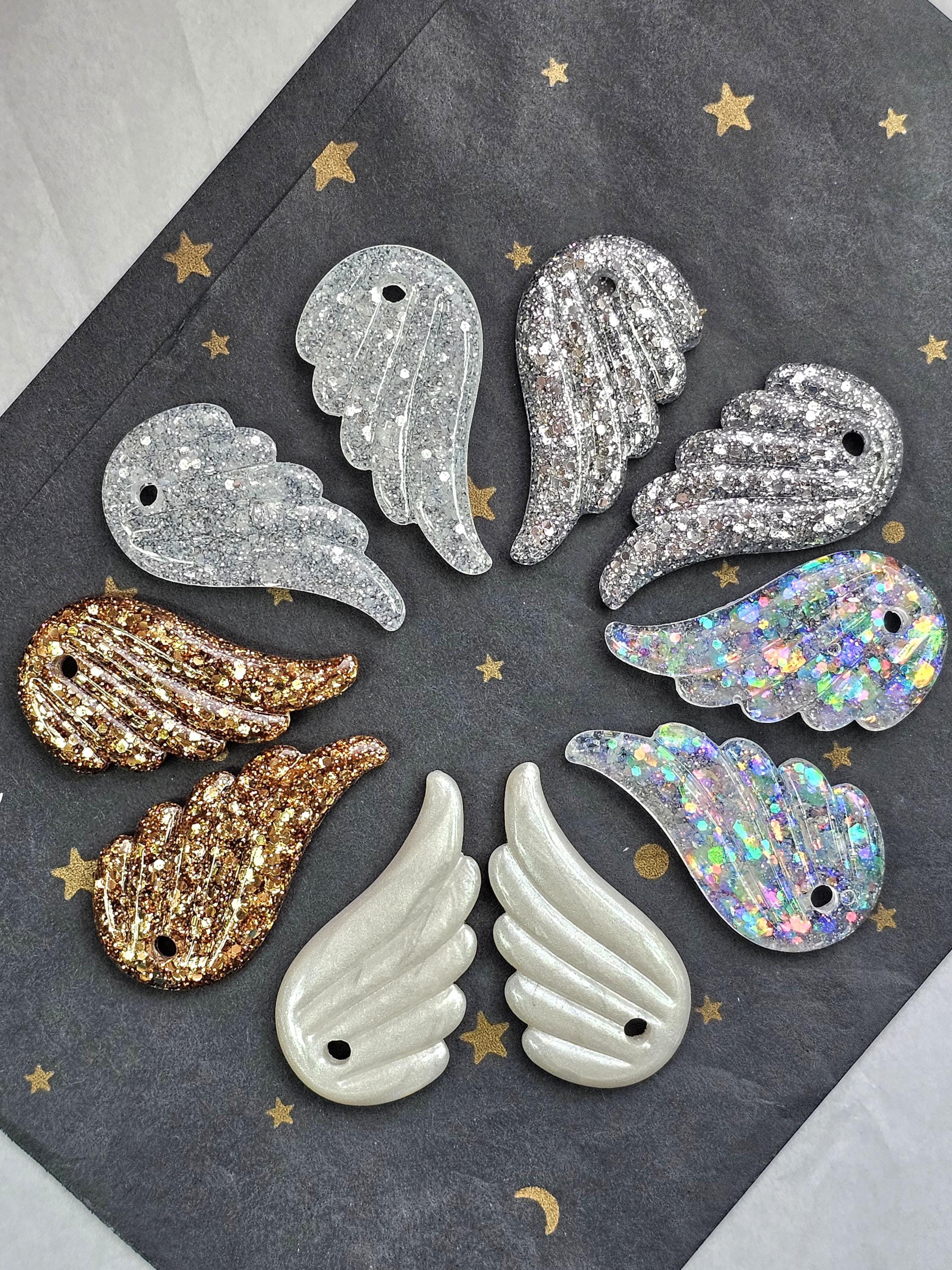 Boucles créoles en acier inoxydable hypoallergénique. Pampille aile d'ange en résine & paillettes – Création artisanale Résine-moi Un Chat